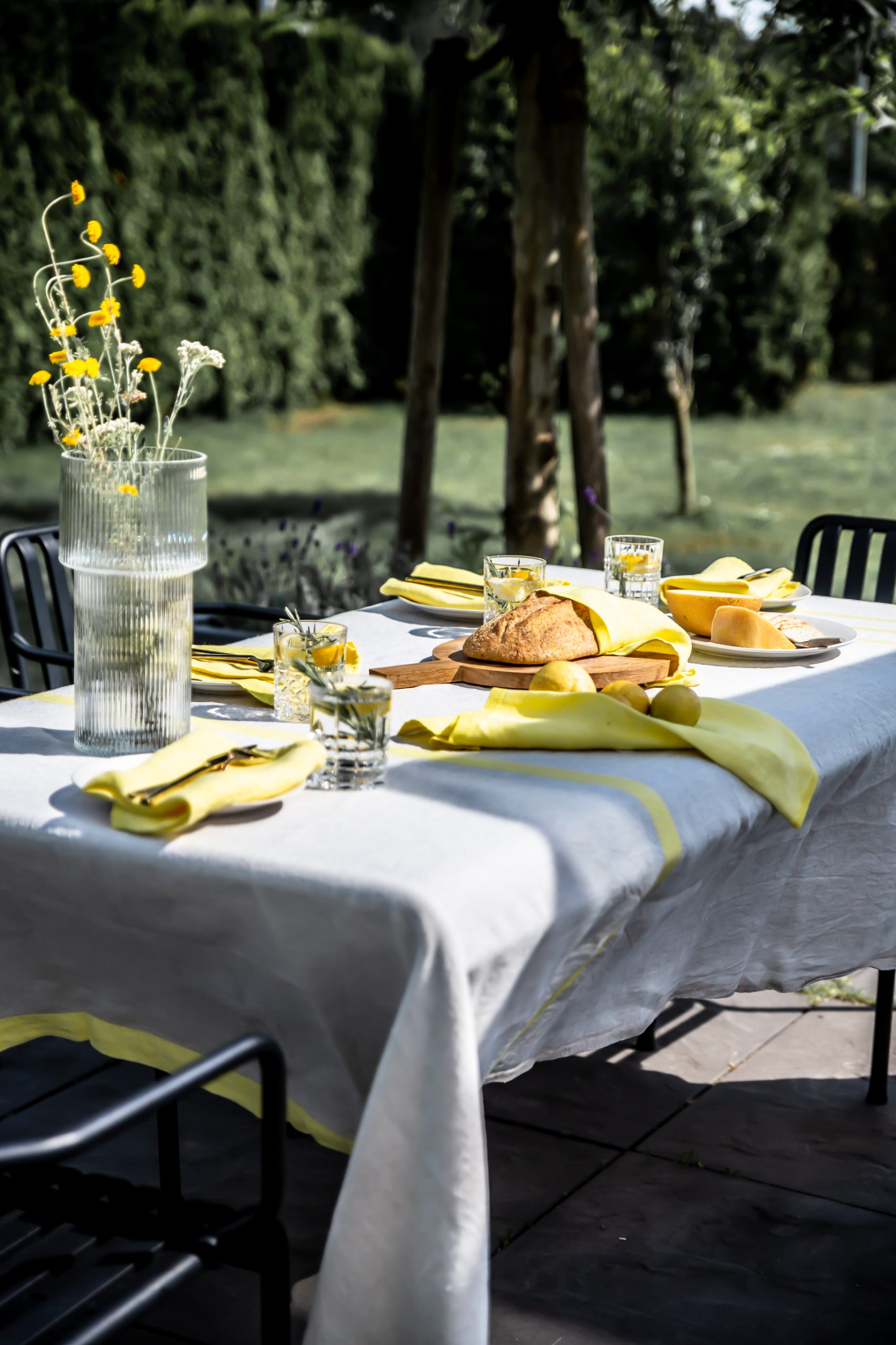 Summer Outdoor table setting ecological linen table cloth